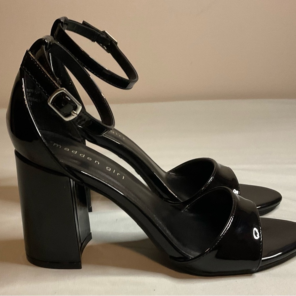 Steve Madden Patent Block Heel Sandal
